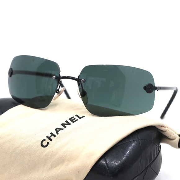 Chanel Black Vintage Sunnies - Picture 7 of 11